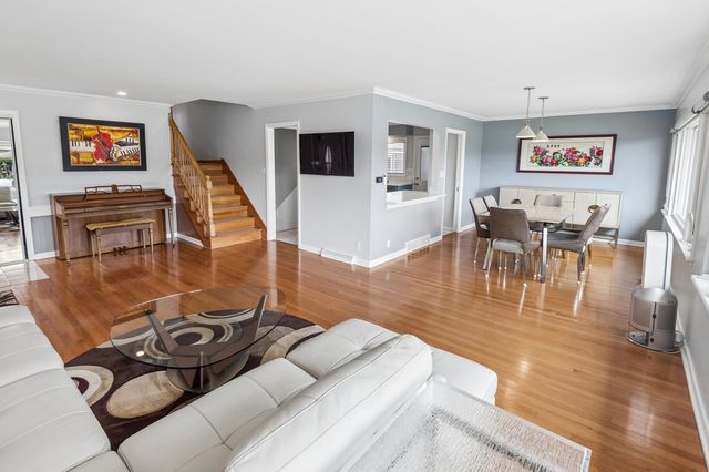 9738 Keystone Avenue, Skokie, IL 60076