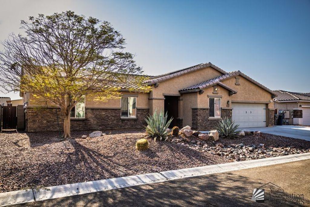 12192 S LAUREL LN, Yuma, AZ 85367