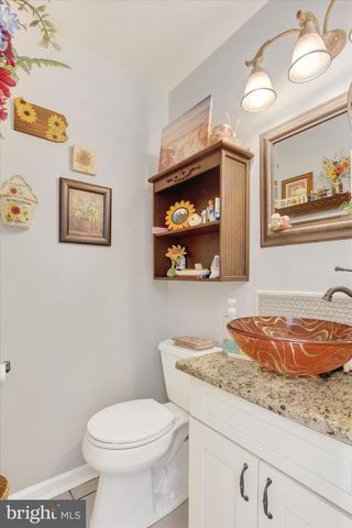 10 OLD FARM LN, New Freedom, PA 17349