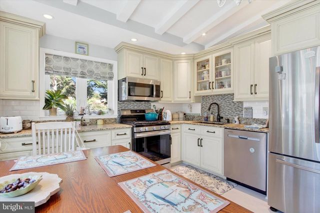 10 OLD FARM LN, New Freedom, PA 17349