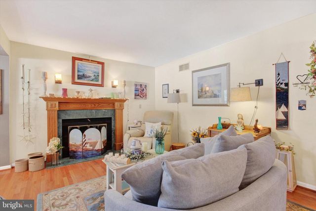 10 OLD FARM LN, New Freedom, PA 17349