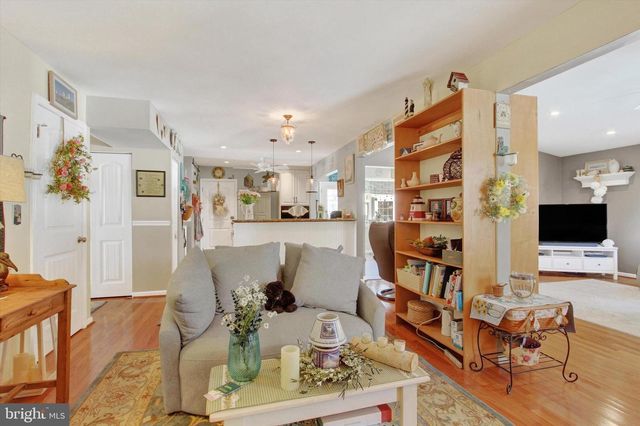 10 OLD FARM LN, New Freedom, PA 17349