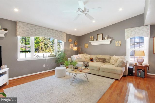 10 OLD FARM LN, New Freedom, PA 17349