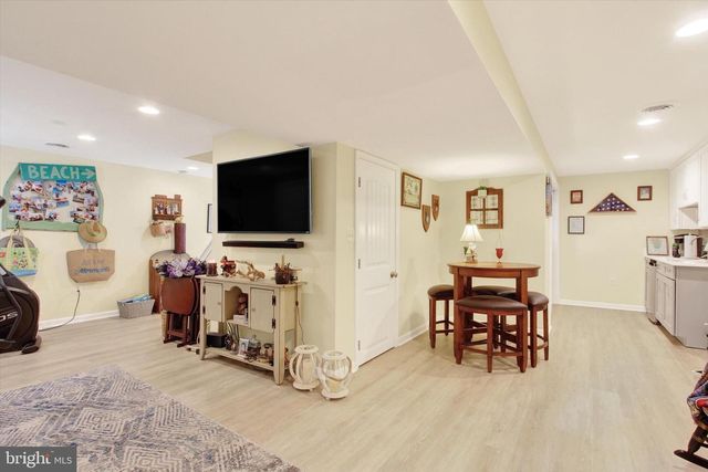 10 OLD FARM LN, New Freedom, PA 17349