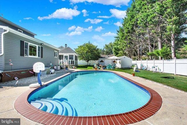 10 OLD FARM LN, New Freedom, PA 17349