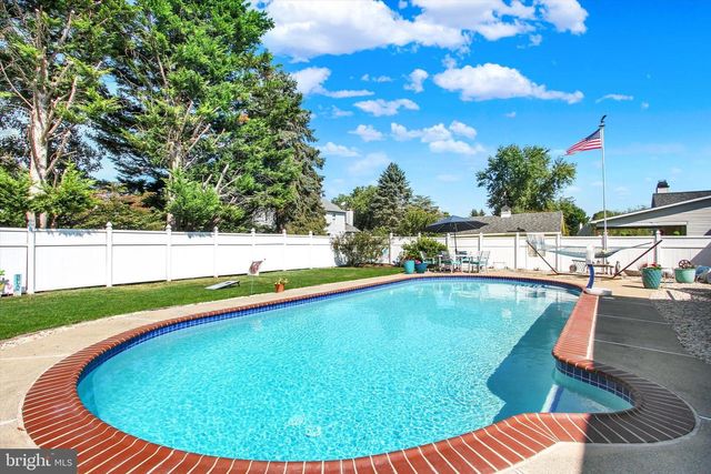 10 OLD FARM LN, New Freedom, PA 17349