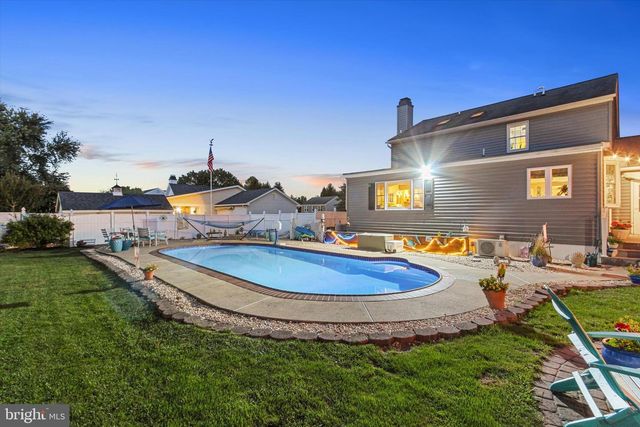 10 OLD FARM LN, New Freedom, PA 17349