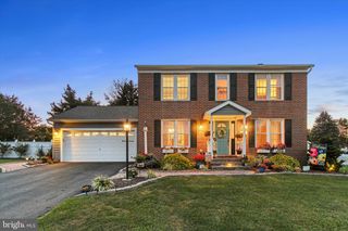 10 OLD FARM LN, New Freedom, PA 17349