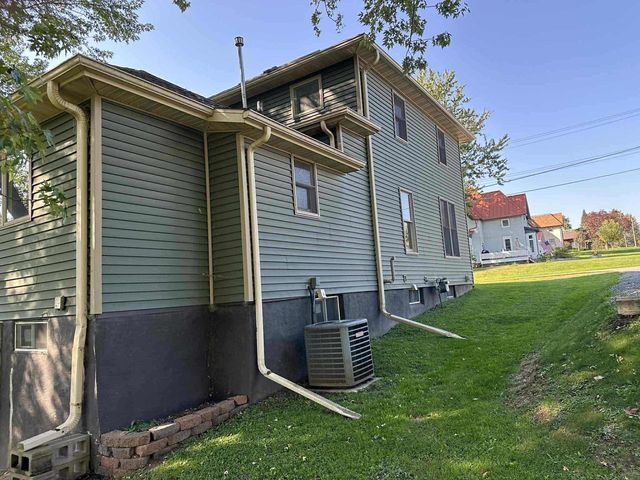 202 W 10TH STREET, Neillsville, WI 54456