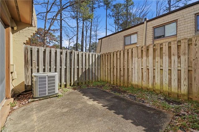 1554 Monterry PL, Newport News, VA 23608