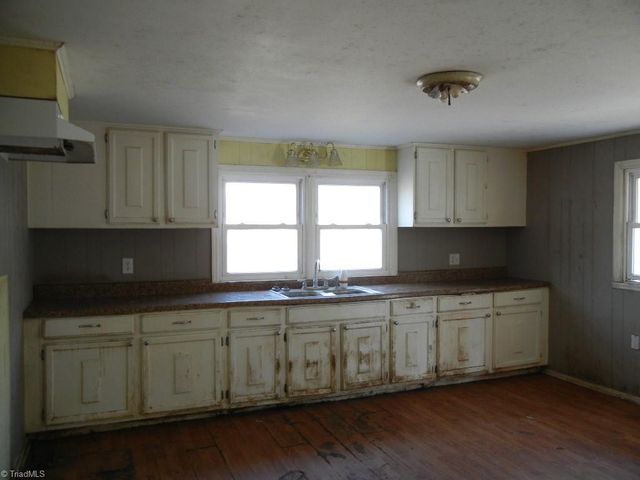 1034 Cascade Avenue, Eden, NC 27288