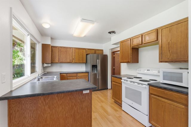 9415 N ATLANTIC St, Spokane, WA 99218