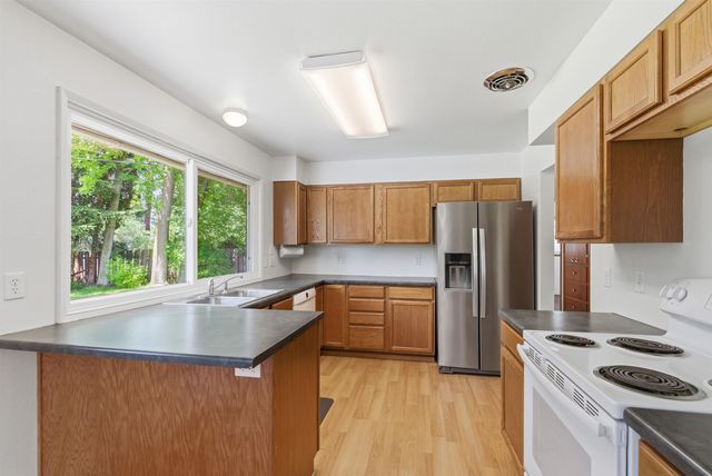 9415 N ATLANTIC St, Spokane, WA 99218