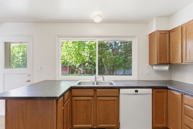 9415 N ATLANTIC St, Spokane, WA 99218