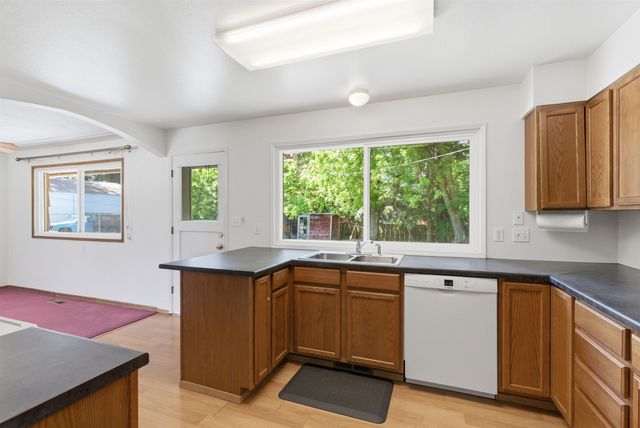 9415 N ATLANTIC St, Spokane, WA 99218