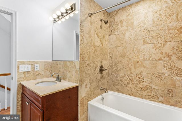 2110 CARPENTER ST, Philadelphia, PA 19146