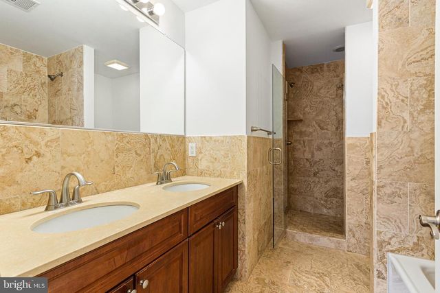 2110 CARPENTER ST, Philadelphia, PA 19146