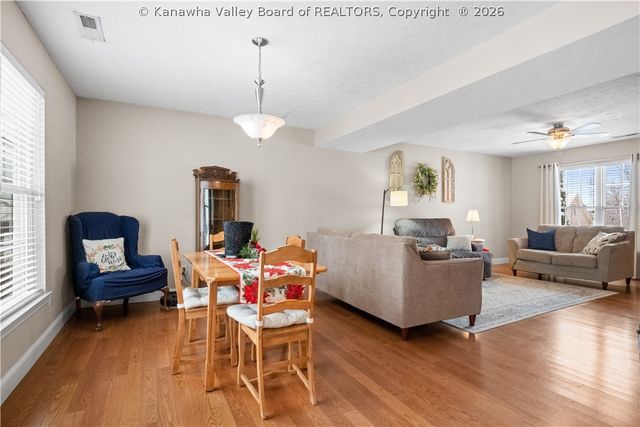 728 Emerald Drive, Hurricane, WV 25526