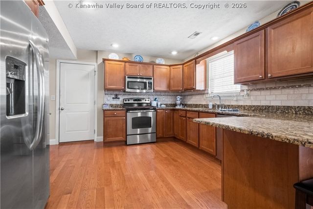 728 Emerald Drive, Hurricane, WV 25526