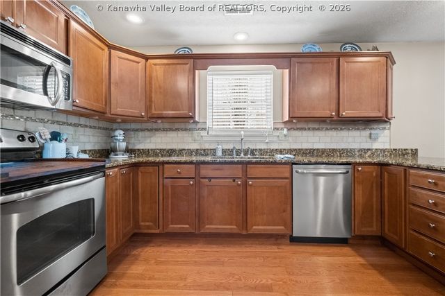 728 Emerald Drive, Hurricane, WV 25526