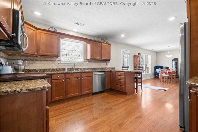 728 Emerald Drive, Hurricane, WV 25526