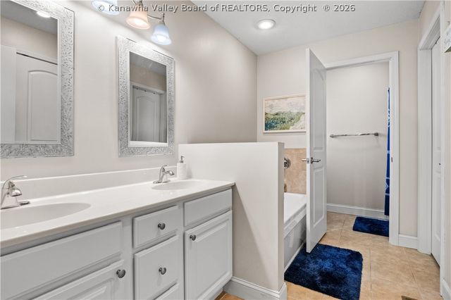 728 Emerald Drive, Hurricane, WV 25526