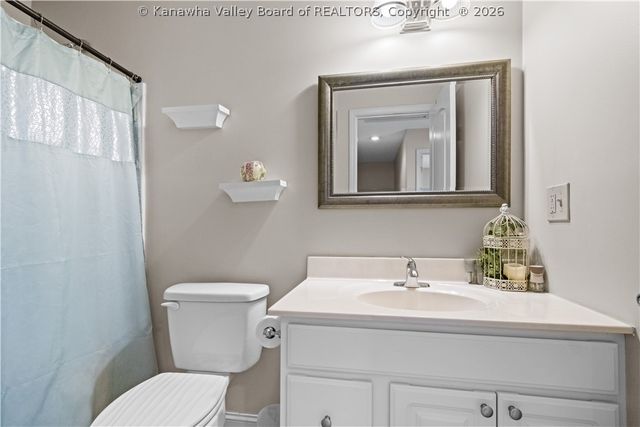 728 Emerald Drive, Hurricane, WV 25526