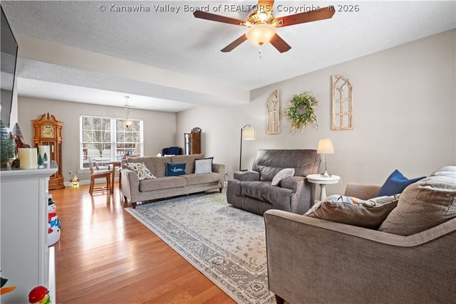 728 Emerald Drive, Hurricane, WV 25526