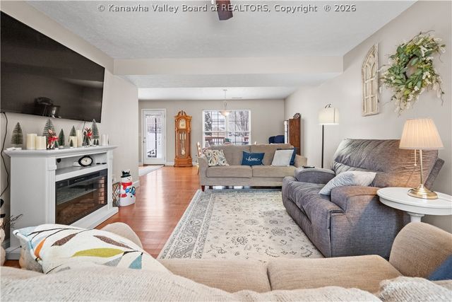 728 Emerald Drive, Hurricane, WV 25526