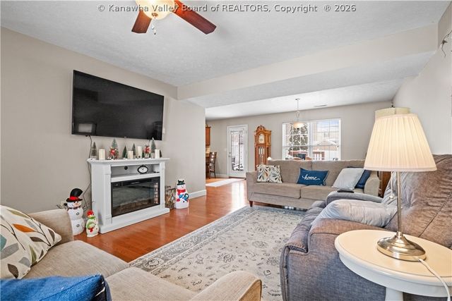 728 Emerald Drive, Hurricane, WV 25526