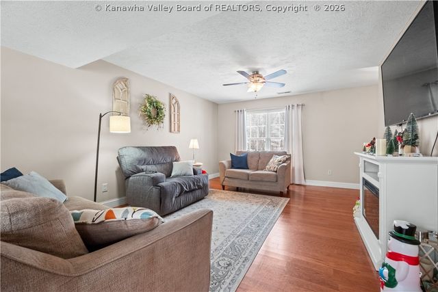 728 Emerald Drive, Hurricane, WV 25526