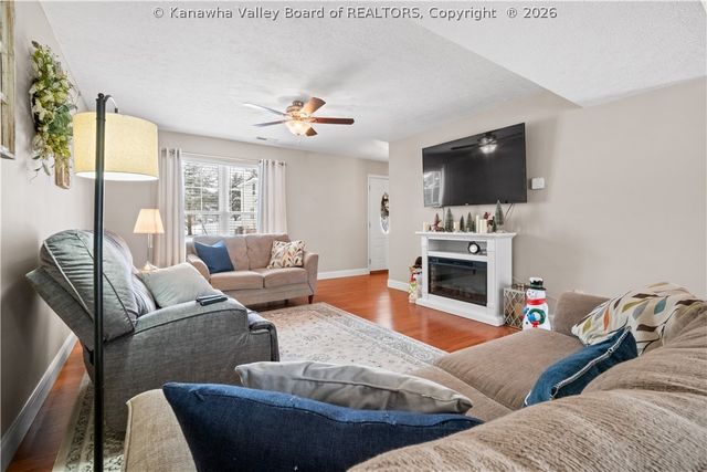 728 Emerald Drive, Hurricane, WV 25526