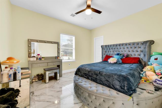 5414 Huepers Street, Alvin, TX 77511