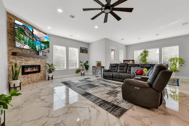 5414 Huepers Street, Alvin, TX 77511