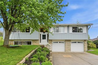 102 Cottonwood Ct, Moon/crescent Twp, PA 15108