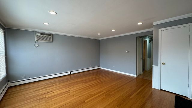 6118 W Gunnison Street 1, Chicago, IL 60630