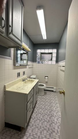 6118 W Gunnison Street 1, Chicago, IL 60630