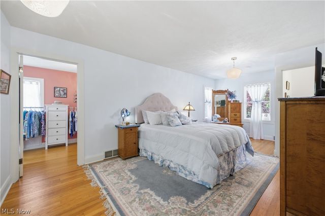 12 Riverside Drive, Poland, OH 44514