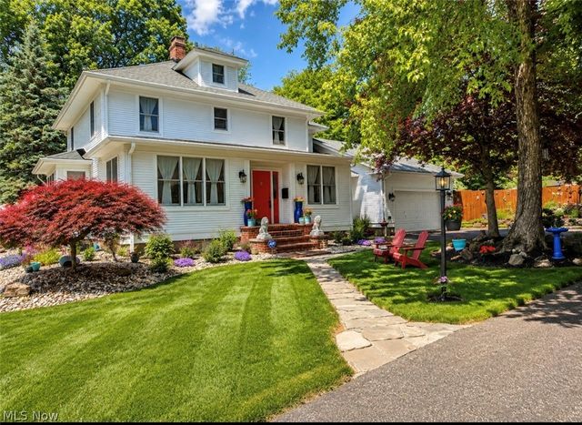 12 Riverside Drive, Poland, OH 44514