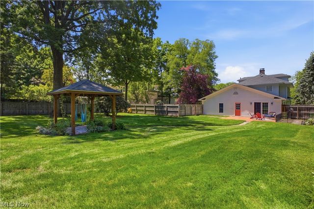 12 Riverside Drive, Poland, OH 44514