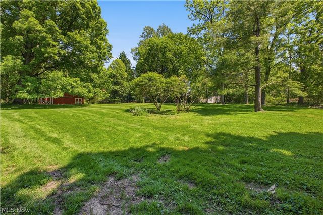 12 Riverside Drive, Poland, OH 44514
