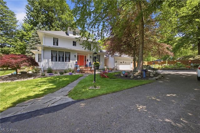 12 Riverside Drive, Poland, OH 44514