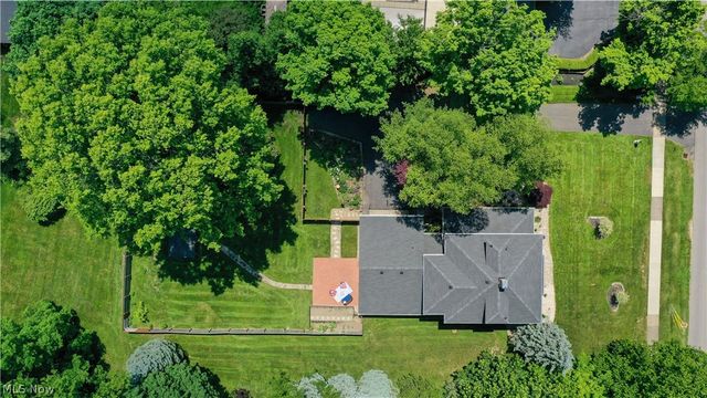 12 Riverside Drive, Poland, OH 44514