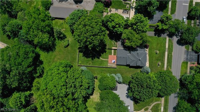 12 Riverside Drive, Poland, OH 44514