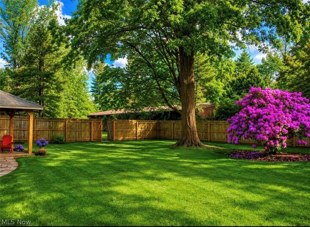 12 Riverside Drive, Poland, OH 44514