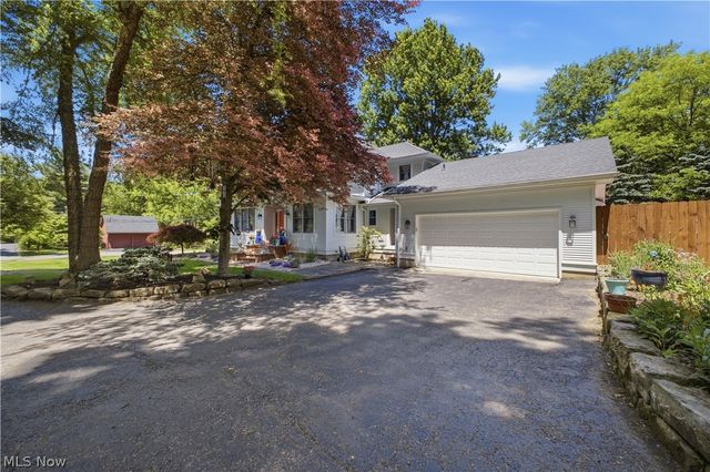 12 Riverside Drive, Poland, OH 44514