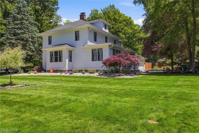 12 Riverside Drive, Poland, OH 44514