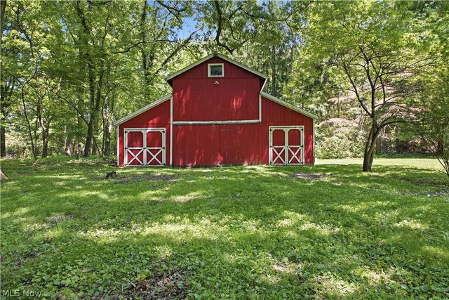 12 Riverside Drive, Poland, OH 44514