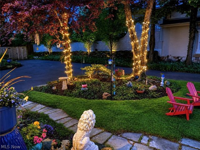 12 Riverside Drive, Poland, OH 44514