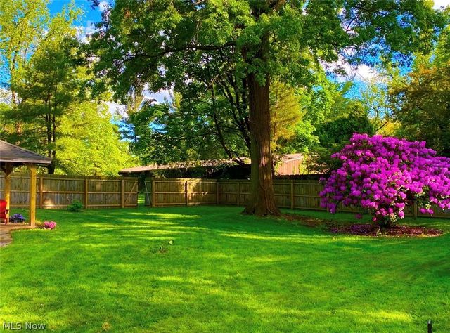 12 Riverside Drive, Poland, OH 44514